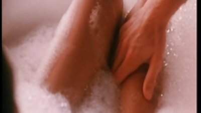 おいしいルームメイトがロシアのポルノビデオで3Pセックスを練習 イケメン 大学生 エロ 動画